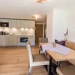 S'hoamatl Dorfkrug Apart Otel Mösern